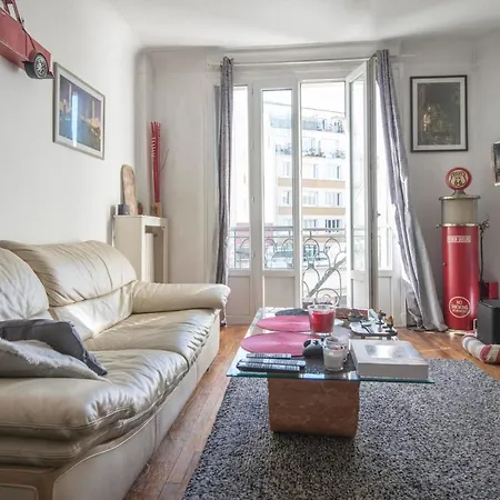 Charming In A Lively And Quiet Area Parigi